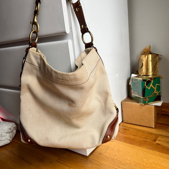 Coach Legacy Signature White Canvas Bag - Picture 2 of 8